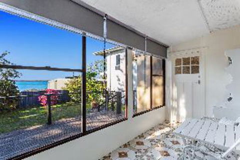 1 Bedroom House Government Road No. 102 PET FRIENDLY - Accommodation Sydney 3