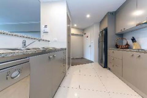 3 Bedroom Apartment Oasis Unit 3 / 5 - Accommodation Sydney 4