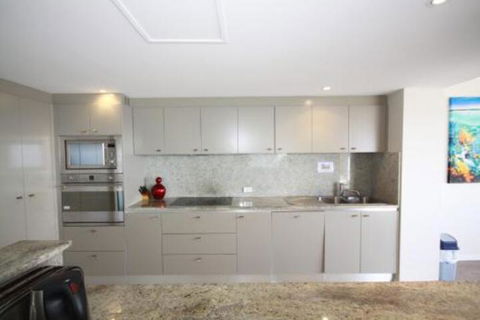 4 Bedroom Apartment Oasis Unit 11 - Accommodation Sydney 5