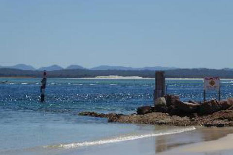 2 Bedroom Apartment Portside Unit 12 / 1 Donald Street FREE WIFI - Accommodation Sydney 5