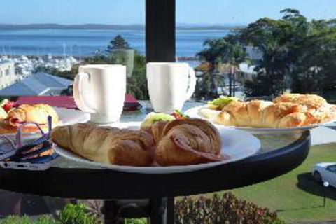 2 Bedroom Apartment Portside Unit 12 / 1 Donald Street FREE WIFI - Accommodation Sydney 1