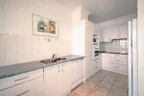 2 Bedroom Apartment Little Hut Unit 3 20 Kurrawa Close - Accommodation Sydney 1
