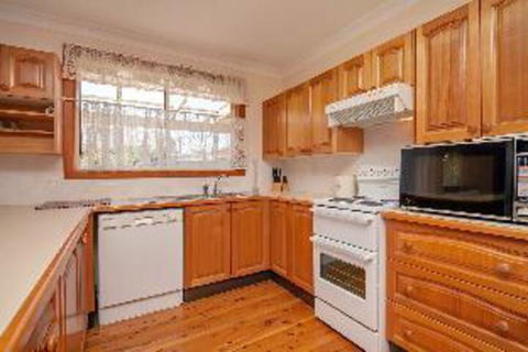 3 Bedroom House Nelson Street PET FRIENDLY - Accommodation Sydney 4