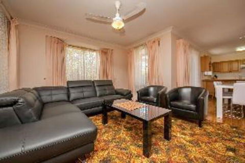 3 Bedroom House Nelson Street PET FRIENDLY - Accommodation Sydney 1