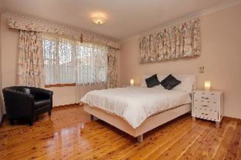 3 Bedroom House Nelson Street PET FRIENDLY - Accommodation Sydney 3