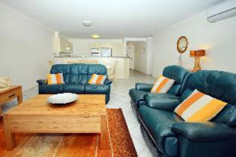 2 Bedroom Apartment Nelson Towers Victoria Parade - Accommodation Sydney 1