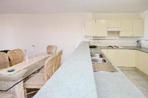 2 Bedroom Apartment Nelson Towers Victoria Parade - Accommodation Sydney 2