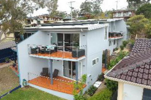 3 Bedroom House Government Road 117a Pollys View FREE WIFI & PET FRIENDLY - Accommodation Sydney 2