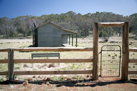 Brackens Hut - Sydney 4u 1
