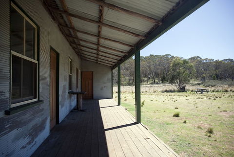 Brackens Hut - Sydney 4u 5