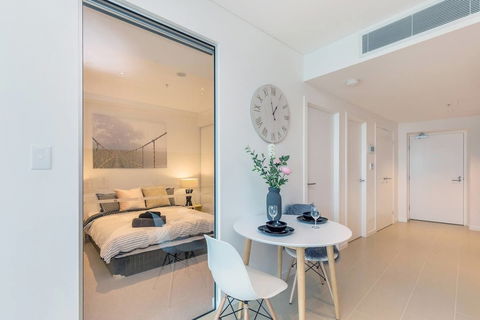 SKY Heart Of BNE City 2bed APT Pool& Gym Qbn222-18 - Sydney 4u 3