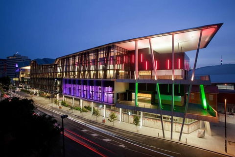 SKY Heart Of BNE City 2bed APT Pool& Gym Qbn222-18 - Sydney 4u 1