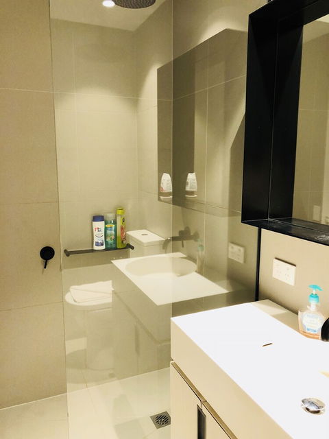 Comfy 2-Bedroom Apartment Level 5 - Sydney 4u 6