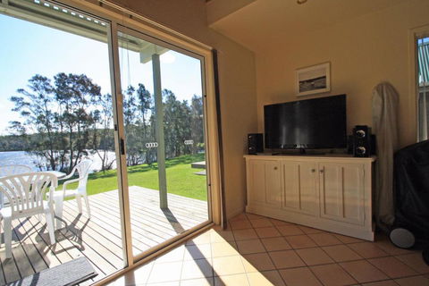 Sea Shell Chalet At Berrara Chalet - Accommodation Sydney 1