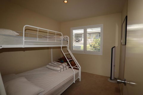 Sea Shell Chalet At Berrara Chalet - Accommodation Sydney 6