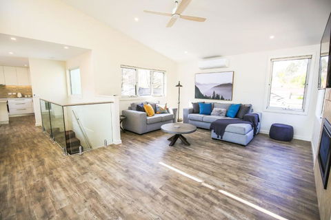 A Pear Tree Loft - Accommodation Sydney 3