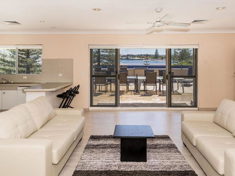 Lakeshore Apartments Unit 5 - Sydney 4u 5