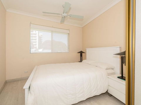 Lakeshore Apartments Unit 5 - Sydney 4u 6