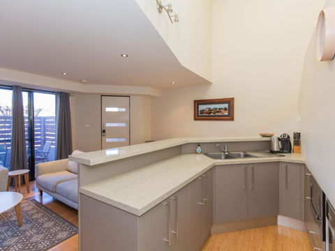 Khione 5 / 23 25 Kirwan Close - Accommodation Sydney 2