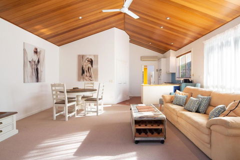 SAILS TWO INVERLOCH - Accommodation Sydney 3