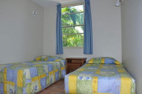 32 / 15 Rainbow Shores Unit Overlooking Bushland With Shared Swimming Pool Spa & Tennis Court - Sydney 4u 2