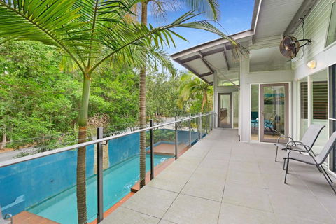 2 Satinwood Drive Rainbow Shores Executive Level Beach House Pool Walk To Beach - Sydney 4u 6