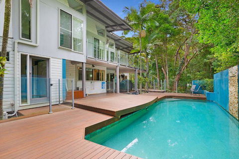 2 Satinwood Drive Rainbow Shores Executive Level Beach House Pool Walk To Beach - Sydney 4u 4