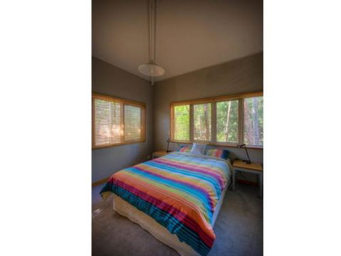 6 Satinwood Drive Rainbow Shores Stylish Beach House Free WiFi - Sydney 4u 6