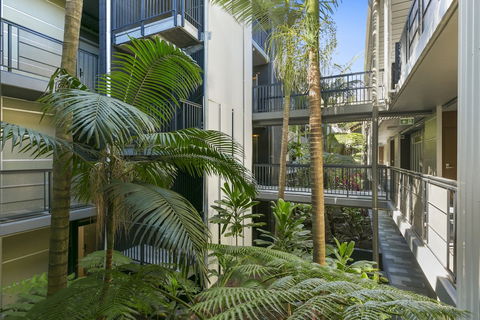 Footsteps To The Heart Of Noosa And A View! - Sydney 4u 1