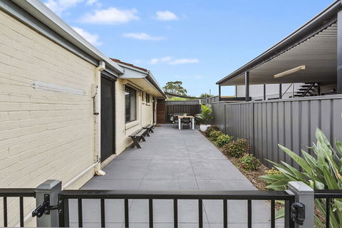 Lake Escape On Pool Avenue - Accommodation Sydney 5