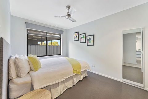 Lake Escape On Pool Avenue - Accommodation Sydney 0