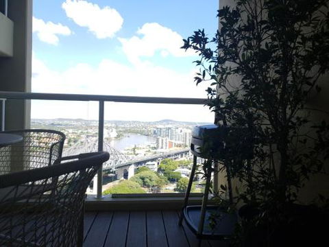 Riverfront Brisbane City - Sydney 4u 0