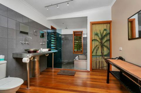 SANTORINIatPALM COVE - Sydney 4u 3