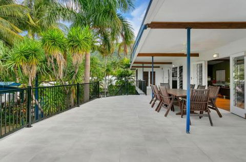 SANTORINIatPALM COVE - Sydney 4u 1