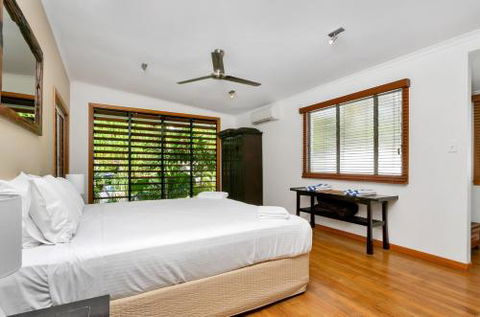 SANTORINIatPALM COVE - Sydney 4u 6