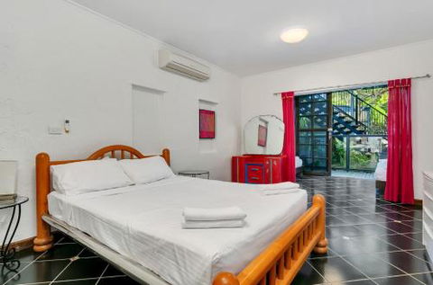 SANTORINIatPALM COVE - Sydney 4u 5