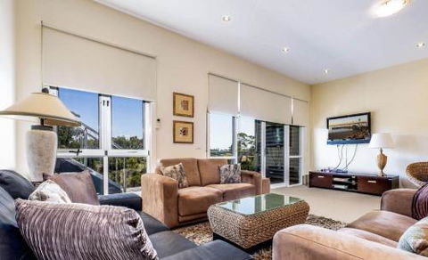 COASTAL SOUL VILLA At BROADBEACH - Accommodation Sydney 5