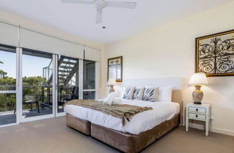 COASTAL SOUL VILLA At BROADBEACH - Accommodation Sydney 6