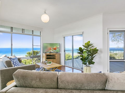 Panoramic Ocean Views In Peregian Beach! 41 Parakeet Cresent - Accommodation Sydney 3