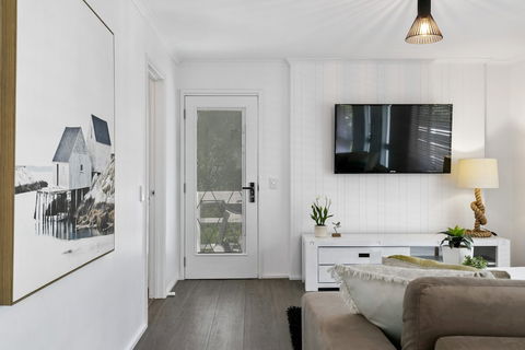 Beauty AND THE Peace - Inlet Side - Accommodation Sydney 2