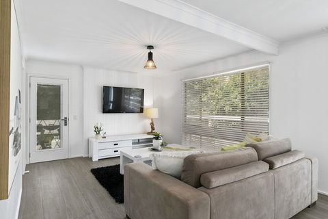 Beauty AND THE Peace - Inlet Side - Accommodation Sydney 4