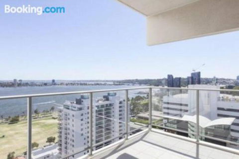 SKY GARDENS SUNSET RIVER VIEW NETFLIX WINE PARKING - Sydney 4u 1