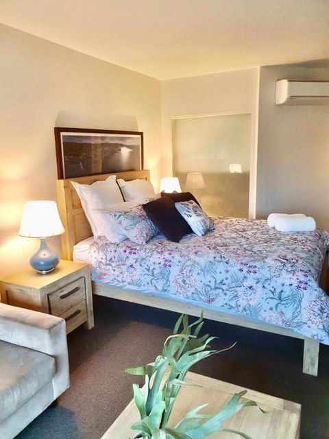 FAMILY ISLAND GETAWAY BEACHFRONT APARTMENT - Accommodation Sydney 1