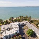FAMILY ISLAND GETAWAY BEACHFRONT APARTMENT - Accommodation Sydney 0