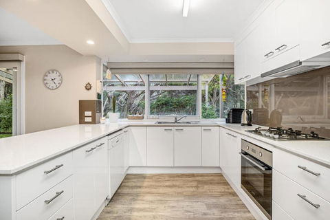Hilltop Beach House: Newly Updated - Accommodation Sydney 1