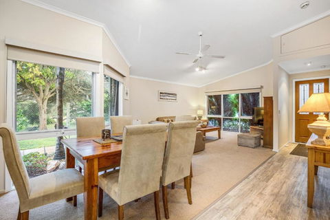 Hilltop Beach House: Newly Updated - Accommodation Sydney 2