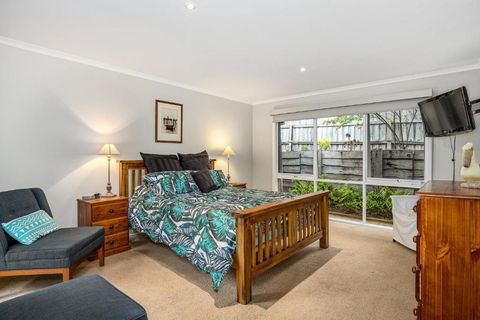 Hilltop Beach House: Newly Updated - Accommodation Sydney 4