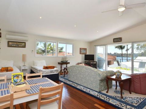 Morisset Waterfront 1bdr Studio Looking Over Trinity Marina - Sydney 4u 5