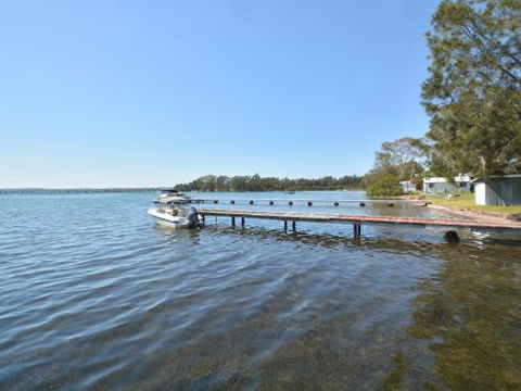 Morisset Waterfront 1bdr Studio Looking Over Trinity Marina - Sydney 4u 4