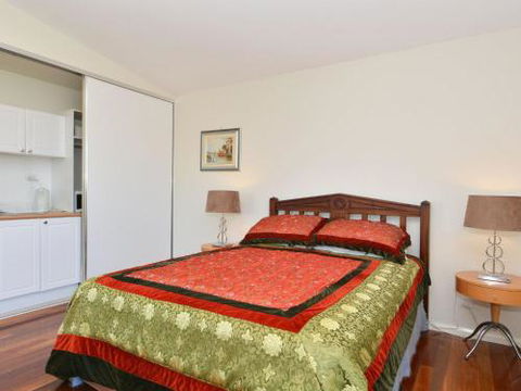 Morisset Waterfront 1bdr Studio Looking Over Trinity Marina - Sydney 4u 6